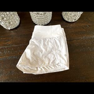 RARE LULULEMON SHORTY SHORTS 4”, Grey and White!!! Beautiful shorts!